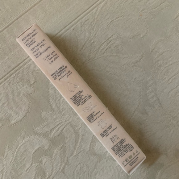 Huda Beauty Glowish Bright Light Concealer in Fair Cool 1.5 BNIB - Picture 3 of 8